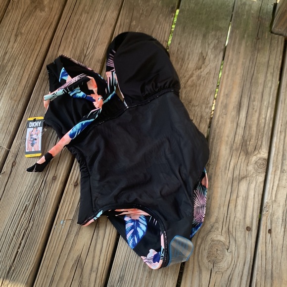 NWT DKNY Tropical Print Hibiscus Palm Swimsuit One Piece Size Medium $118 - Picture 11 of 15